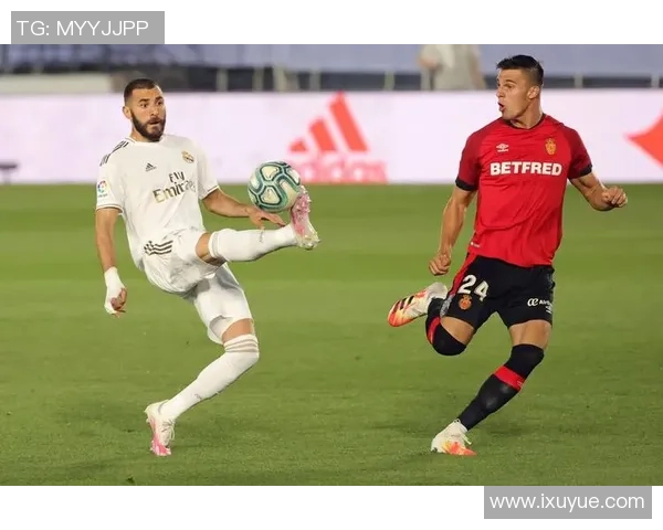 皇马与巴萨激战正酣谁将赢得这场世纪对决的荣耀与胜利